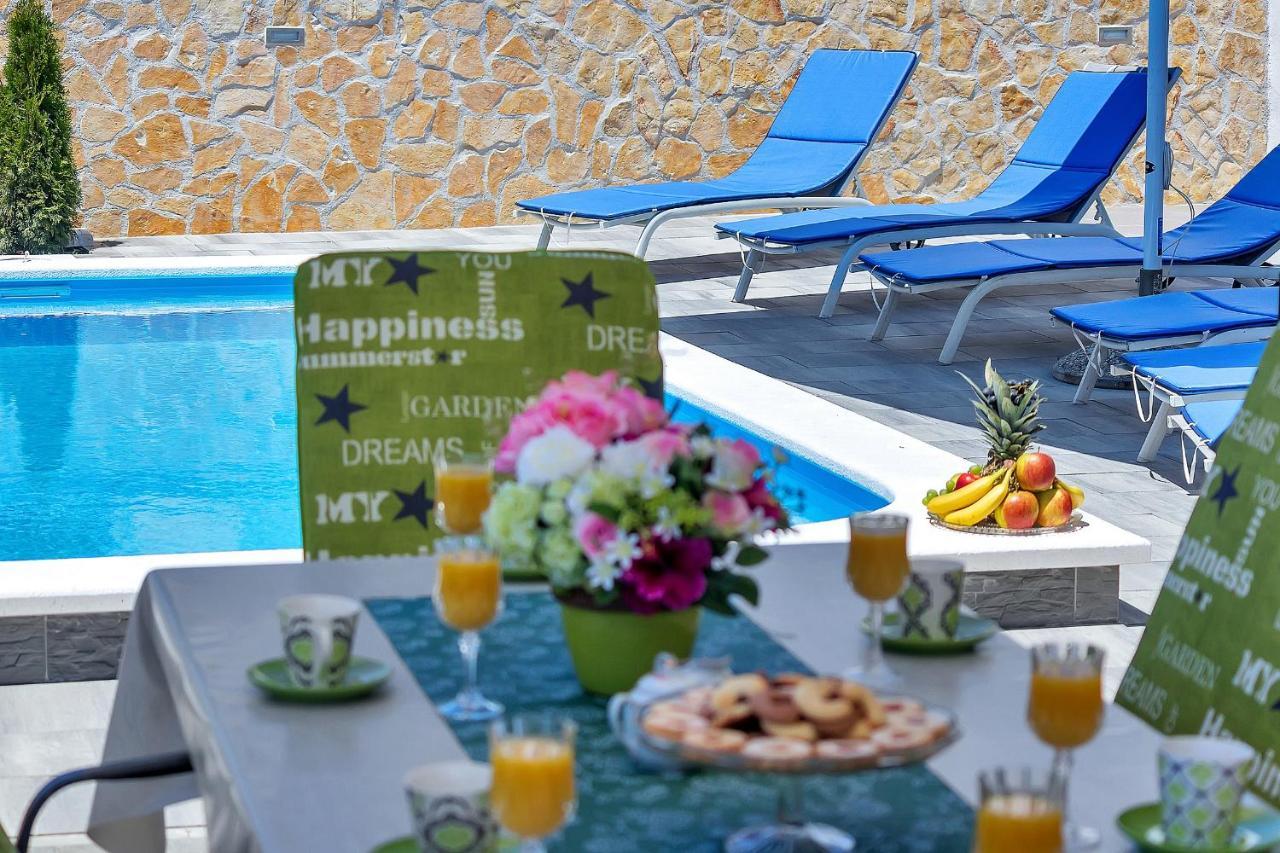 Nadea - With Private Pool Holiday home *